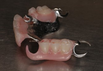 Dispositivi in Metallo-Nylon